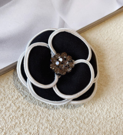 Καρφίτσες καμέλια καρφίτσα για γυναίκα κορίτσι ύφασμα στρας λουλούδια σήματα μόδας κοσμήματα αξεσουάρ Κορεατικά χειροποίητα χονδρική