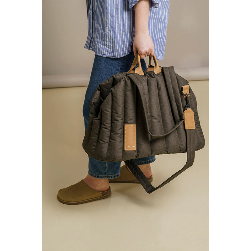 Pārnēsājami ziemas mājdzīvnieku suņu autosēdeklīši, somas Automašīnas kastes pastiprinātāja audzētavas soma mazu suņu kaķu ceļojumiem