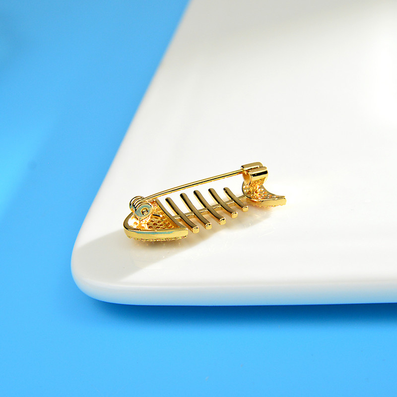 CINDY XIANG Novopristigli riblji broševi od kubičnog cirkonija za žene i muškarce, igle za ovratnike, životinjski dizajn, nakit, dodaci za odijela