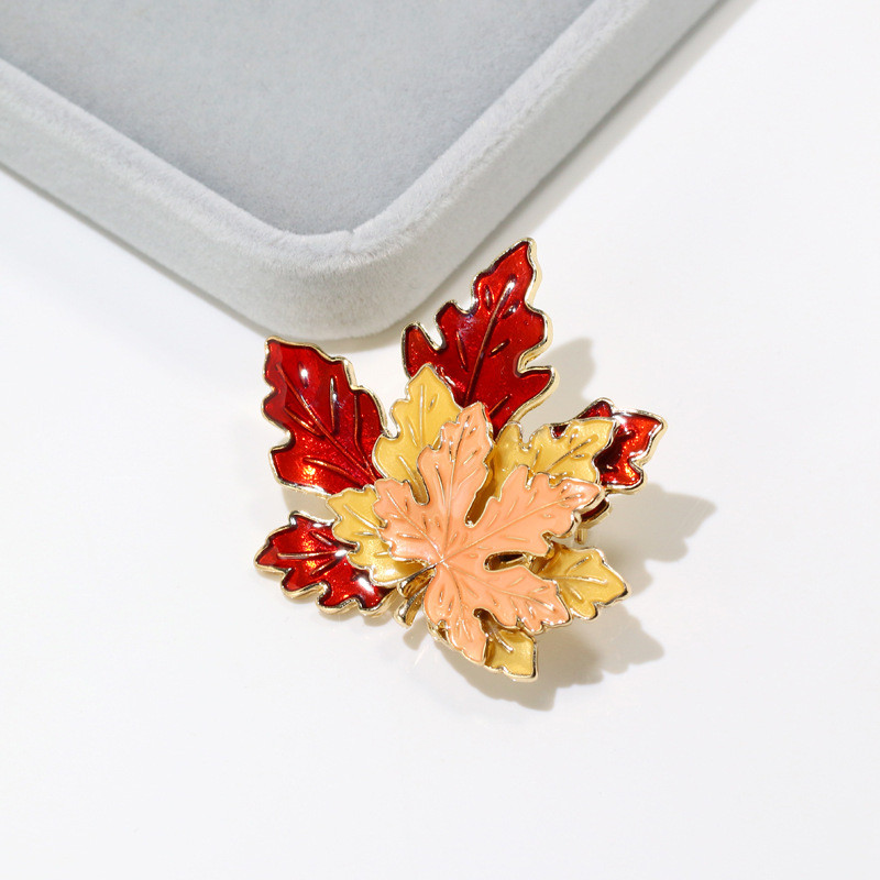 Sieviešu vintage piespraudes kļavas lapu saktas sievietēm sakausējuma emaljas atloks soma cepure saktas Modes rotaslietas nozīmīte vīrietis sievietei dāvana