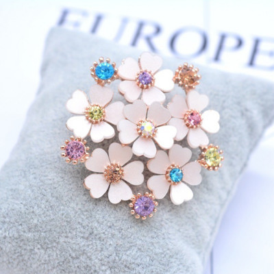Elegantas baltas sveķu ziedu piespraudes Daudzkrāsu kalnu strēles ziedu piespraudes Sieviešu Kāzu rotaslietu aksesuāri drēbju piespraude