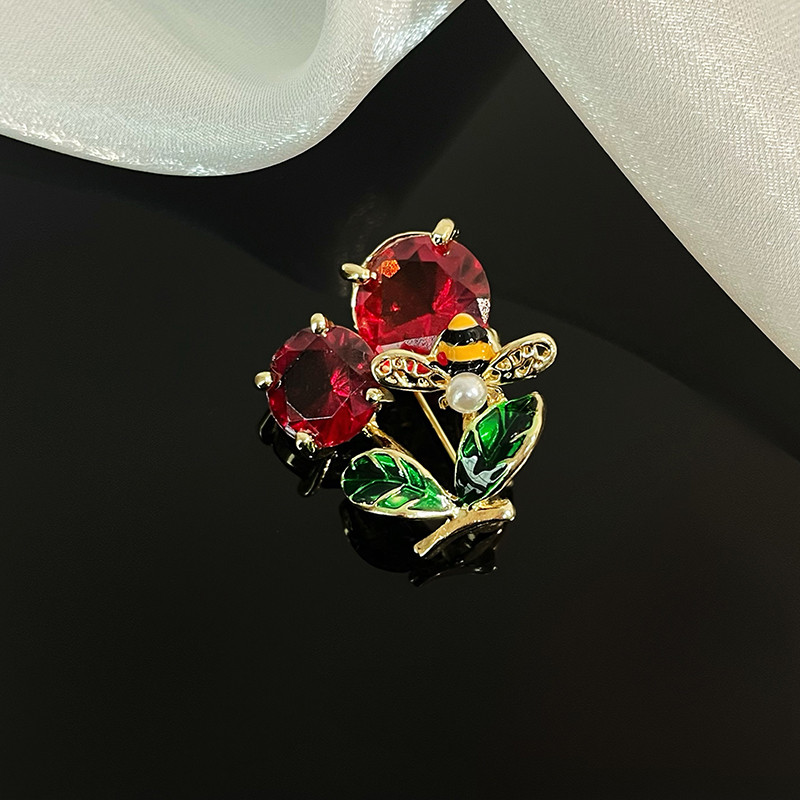 Easya 2022 Novi ženski luksuzni nakit Odjevni dodaci Kristalno crvena trešnja Broš Darovi za djeveruše Rođendanski darovi za djevojčice