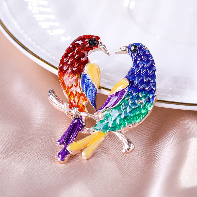 Ženski elegantni cvjetni dizajn Broševi Modna imitacija bisera Sjajni emajlirani metalni broš od vještačkih dijamanata Igle za odijelo za zabavu Dodaci