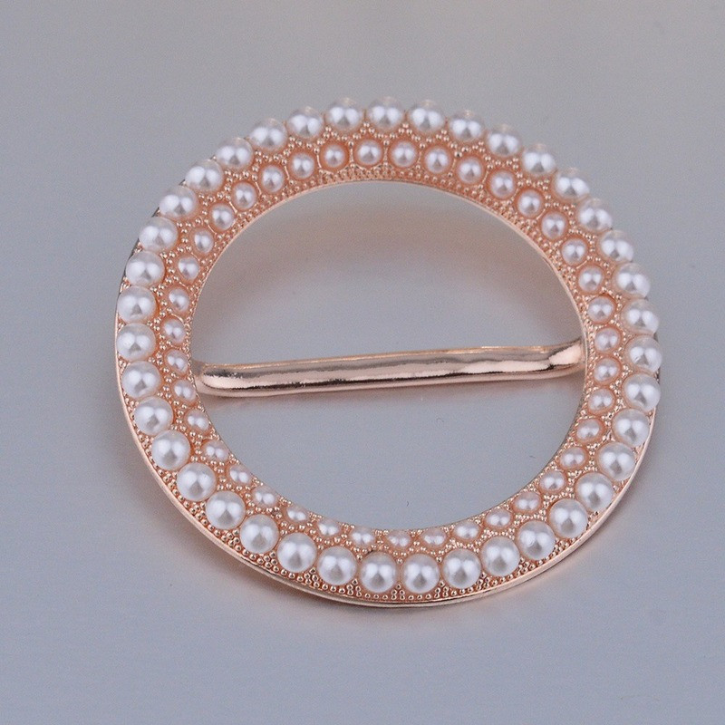 Novi modni biserni broševi u obliku srca za žene okrugli šal šal prsten fiksna odjeća gumb za maramu luksuzni nakit dodaci