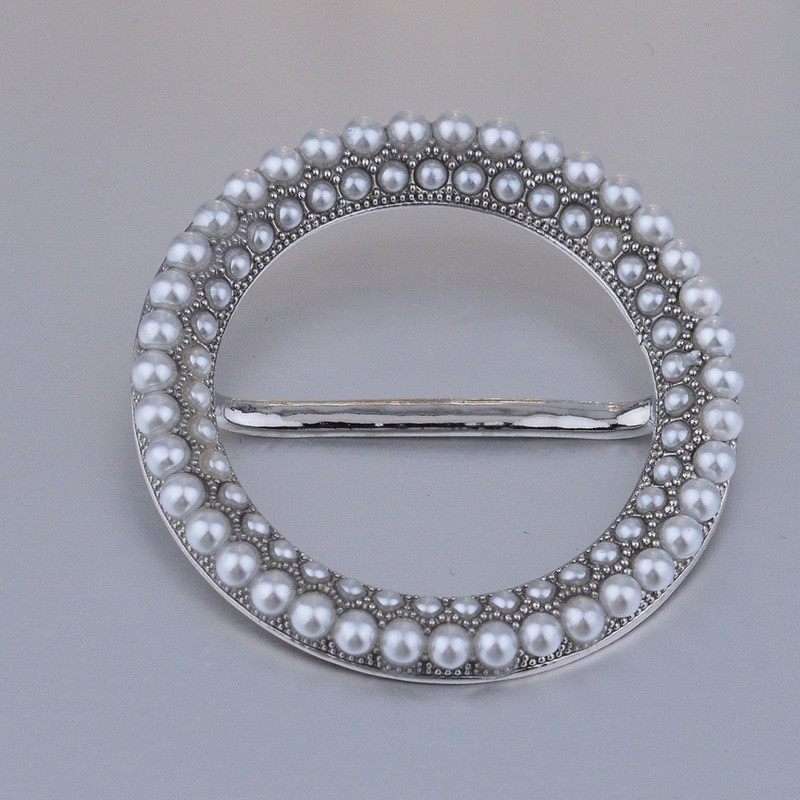 Novi modni biserni broševi u obliku srca za žene okrugli šal šal prsten fiksna odjeća gumb za maramu luksuzni nakit dodaci