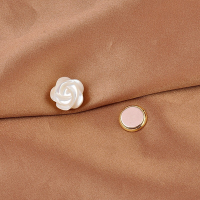 2021. gada modes dabīgo gliemežvāku ziedu magnētiskā piespraude, kļavu lapu nozīmīte ballīte Biroja ikdienišķas greznas rotaslietas sievietēm, aksesuāri