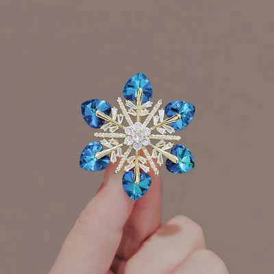 Novi modni broš s kristalnim cvijetom Leptir Pčela Značka s kukcem Igle za revere Odijelo Korsaž Luksuzni broševi za ženske dodatke