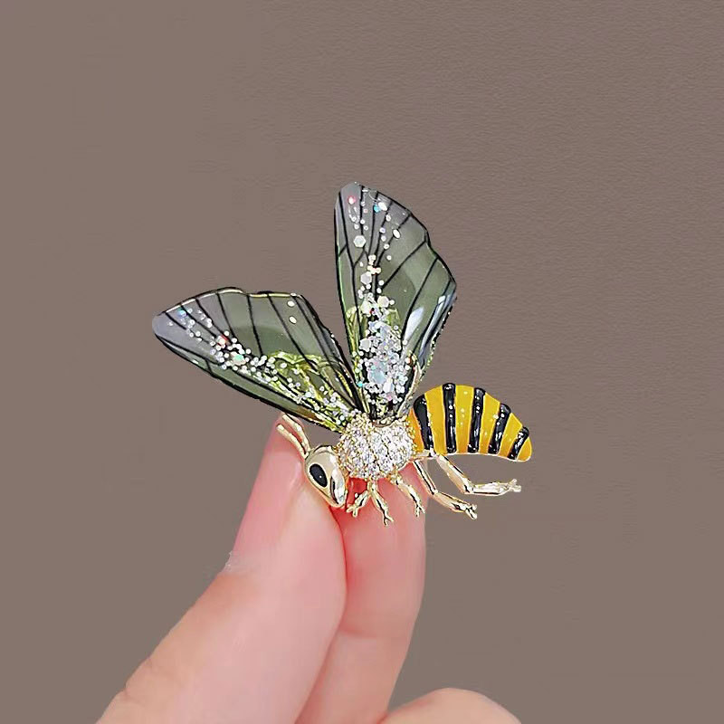 Novi modni broš s kristalnim cvijetom Leptir Pčela Značka s kukcem Igle za revere Odijelo Korsaž Luksuzni broševi za ženske dodatke