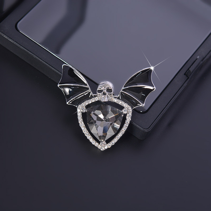 Panka stila kristāla galvaskausa piespraude Vintage kalnu kalnu spārnu nozīmīte atloka piespraudes sievietēm vīriešiem Aksesuāri Helovīna saktas dāvanas