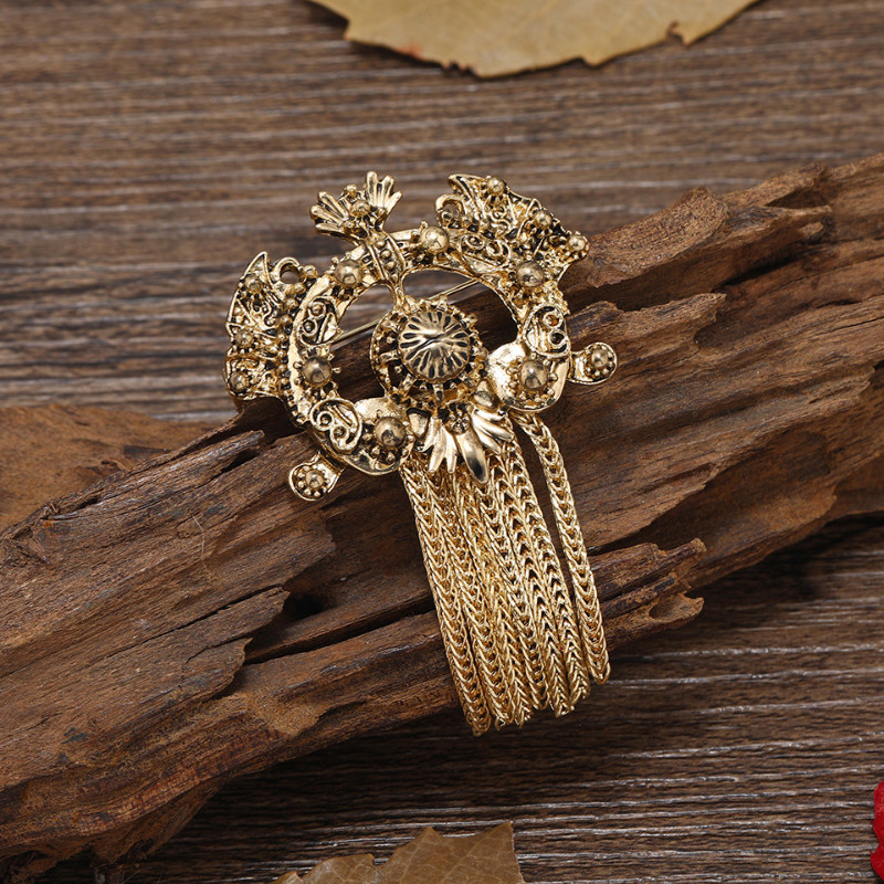 Novi vintage šuplji broševi s resicama za žene i muškarce Metalni korsaž Kaput Odijelo Bedž igle za revere Modni dodaci za nakit