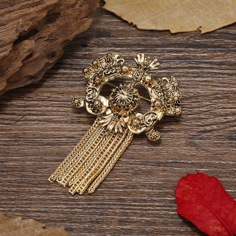 Novi vintage šuplji broševi s resicama za žene i muškarce Metalni korsaž Kaput Odijelo Bedž igle za revere Modni dodaci za nakit