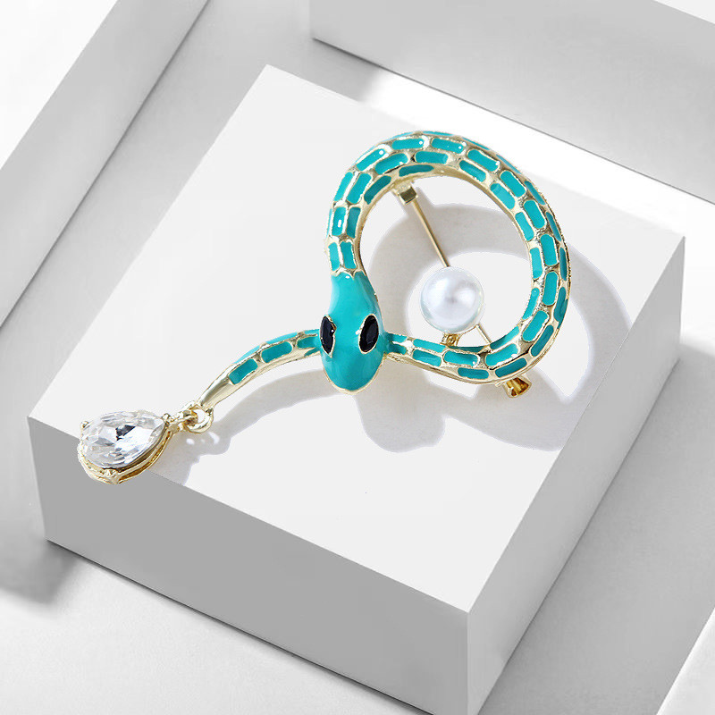 Jauns modes dzīvnieks čūska sakta emalja pērļu kristāla atloka piespraudes uzvalks korsāža apkakles piespraudes Vintage saktas rotaslietas aksesuāri