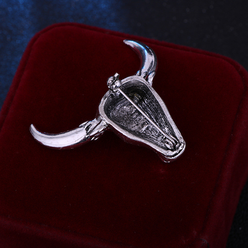 Retro metāla liellopu saktas piespraudes Kristāla Dzīvnieku atloka piespraudes Vīriešu uzvalks krekls Apkakle Korsāža Apģērbi Modes rotaslietas Aksesuāri