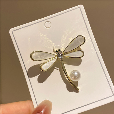 Kristāla spāru tauriņu piespraudes sievietēm Metāla pērļu loks, ziedu atloka piespraudes Jauki kukaiņu nozīmīte Modes aksesuāri Dāvanas