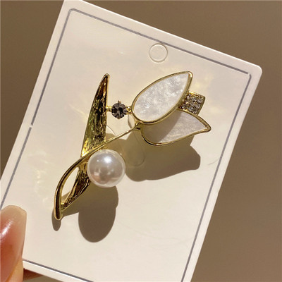 Kristāla spāru tauriņu piespraudes sievietēm Metāla pērļu loks, ziedu atloka piespraudes Jauki kukaiņu nozīmīte Modes aksesuāri Dāvanas