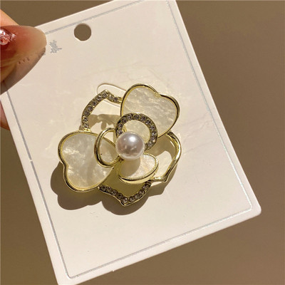 Kristāla spāru tauriņu piespraudes sievietēm Metāla pērļu loks, ziedu atloka piespraudes Jauki kukaiņu nozīmīte Modes aksesuāri Dāvanas