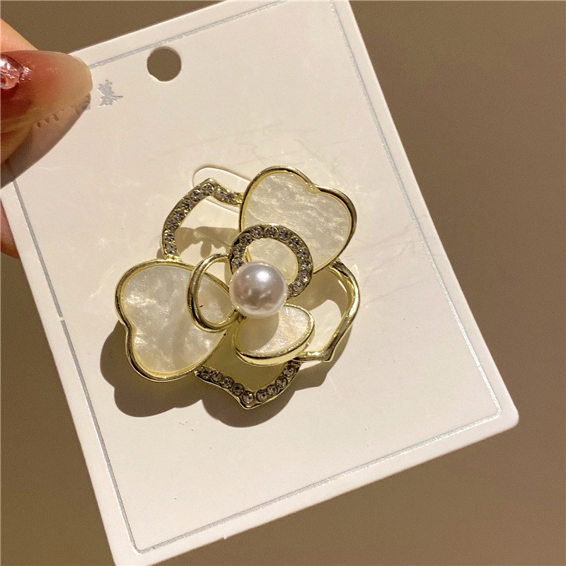 Kristāla spāru tauriņu piespraudes sievietēm Metāla pērļu loks, ziedu atloka piespraudes Jauki kukaiņu nozīmīte Modes aksesuāri Dāvanas