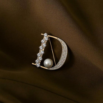 Корейска мода Писмо с кристали Брошка с ревери Игли с кристални перли Брошки за жени Жилетка Риза Значка Луксозни бижута Подаръци
