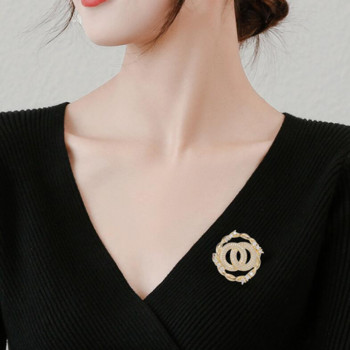 Κορεάτικο γράμμα μόδας στρας καρφίτσα καρφίτσες με πέτο Κρυστάλλινες μαργαριταρένιες καρφίτσες για γυναίκες Σήμα πουκάμισου ζακέτα Πολυτελή κοσμήματα δώρα