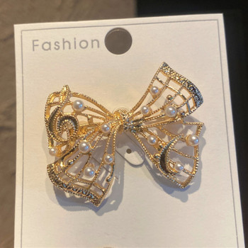 Нови висококачествени игли за брошка с перлена лък за жени Златен цвят щифтове с ревери с бантик Палто Жилетка Значка Модни бижута за сватбено тържество
