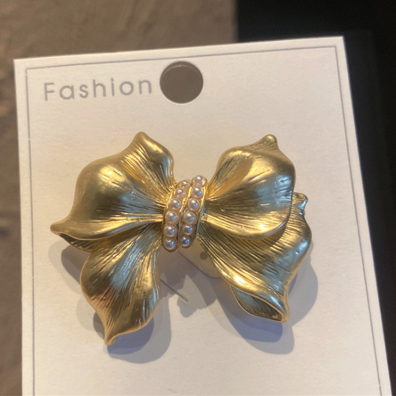 Jaunas augstas kvalitātes pērļu loku saktas piespraudes sievietēm zelta krāsā Bowknot atloka piespraudes Mētelis jaciņa nozīmīte Modes kāzu ballīšu rotaslietas