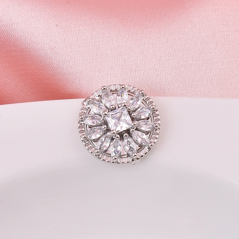 Augstākās klases kristāla ziedu bezizsekojamās magnēta saktas sievietēm Metāla spēcīgas magnētiskas kalnu strēles korsāžas modes rotaslietas dāvanas