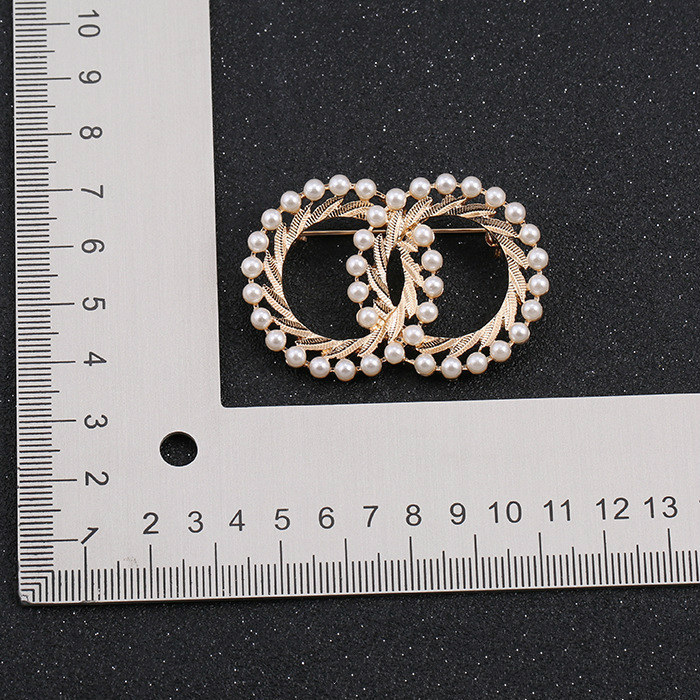 Jaunas modes emaljas adatas zelta krāsas pērļu saktas sievietēm šalles sprādzes atloka piespraudes un piespraudes rotaslietas grezni apģērbu aksesuāri