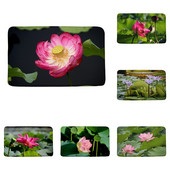 Vasaras augi Ziedi Vannas paklājiņi Rozā lotosa ainava Zaļās lapas Ziedu dārzs Vannas istabas dekors Paklājs Neslīdošs virtuves durvju paklājiņš