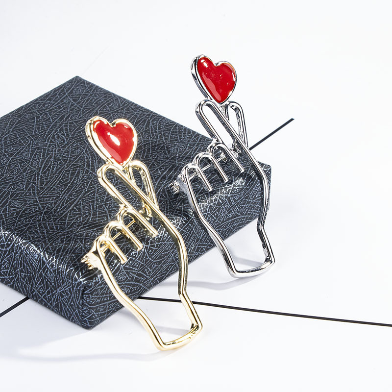 Korejiešu cute Love Than Heart piespraudes piespraudes metāla emalja sarkana sirds nozīmīte piespraudes personība moderns apkakle sievietēm meitenēm rotaslietas dāvanas