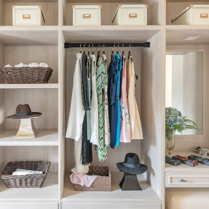 Stieņu aizkaru dušas sliede Spriegojuma stabs Drēbes Logs Teleskopisks Regulējams Atsperu Iekarināms Skapis Stieņi Izvelkams Garderobes Stienis