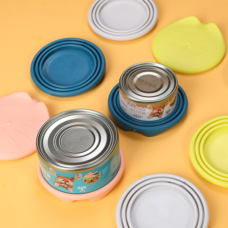 Kaasaskantav silikoonist koerakassi konservkaane 2-ühes toidukinniti lusikas lemmikloomatoidu kate Säilitamine Värskelt säilivad kaaned Kauss Koerte tarvikud