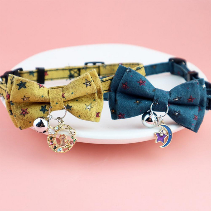 Skaista mājdzīvnieka kaklasiksna Jauka kaķēna kaklasiksna ar augstu elastību pretbloķēšanas zvani Maza mājdzīvnieka suņa kaķa drošības josta