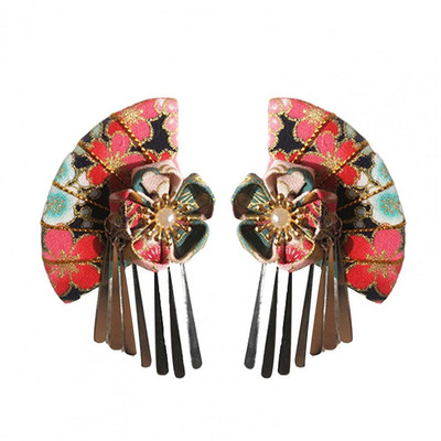 Jauka izskata mājdzīvnieku matu sprādzes pret izbalēšanu mājdzīvnieku matu aksesuāri ar ziedu rakstu Saģērbt Skaistas mājdzīvnieku suņu matu sprādzes ar pušķiem