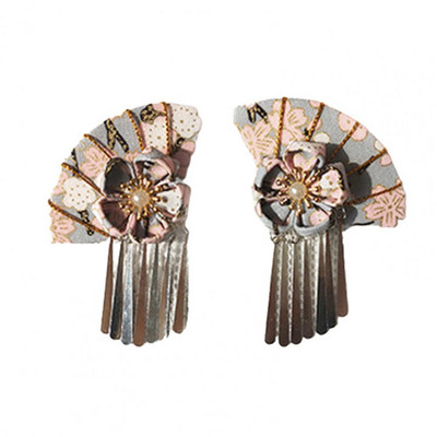 Jauka izskata mājdzīvnieku matu sprādzes pret izbalēšanu mājdzīvnieku matu aksesuāri ar ziedu rakstu Saģērbt Skaistas mājdzīvnieku suņu matu sprādzes ar pušķiem