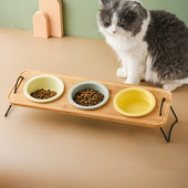 Suņiem dubultās trīskāršās bļodas Kaķu keramikas barības ūdens padevēji ar statīvu, kas pacelts mājdzīvnieku dzeršana ēšanas barošanas bļoda