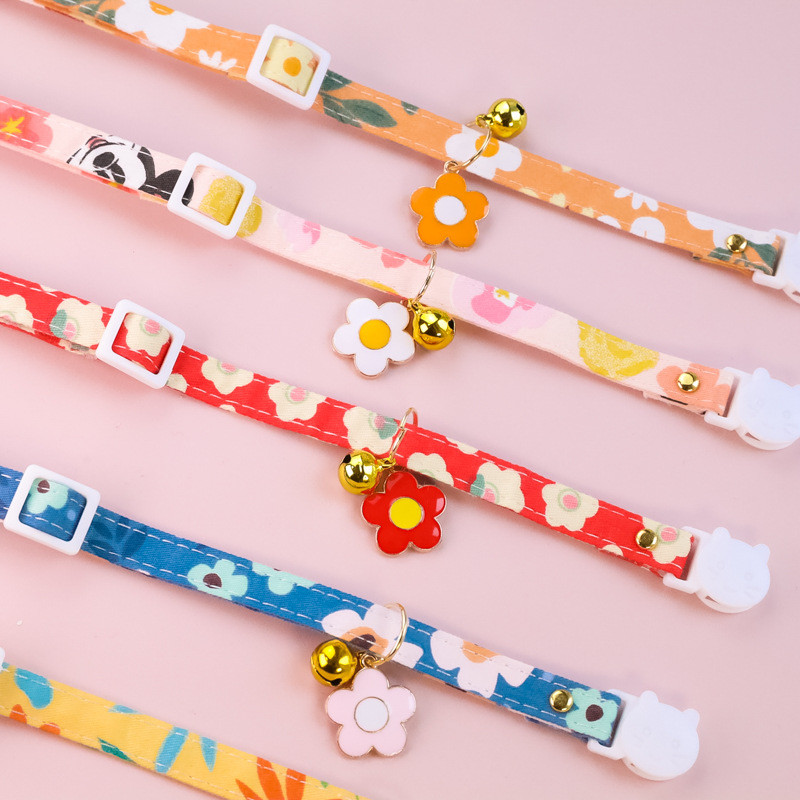 5 värvi Lilletrükiga kassi kaelarihm 1 tk puuvillast reguleeritav kellukestega Lemmiklooma koera kaelarihm Moodne kassipoega kaelakee kassitarvikud