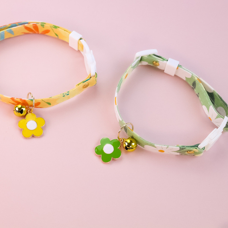 5 värvi Lilletrükiga kassi kaelarihm 1 tk puuvillast reguleeritav kellukestega Lemmiklooma koera kaelarihm Moodne kassipoega kaelakee kassitarvikud