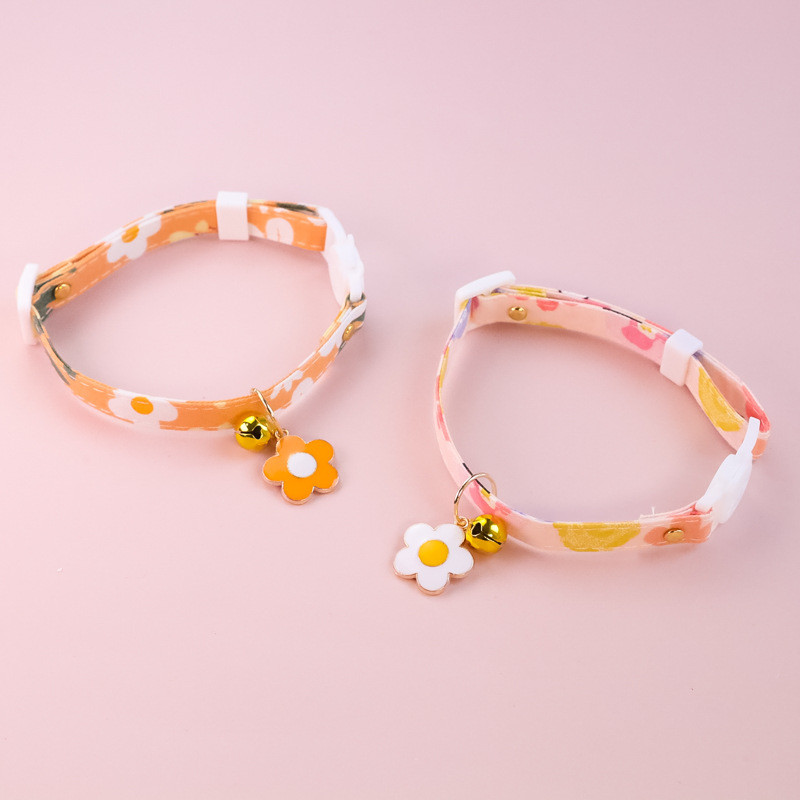 5 värvi Lilletrükiga kassi kaelarihm 1 tk puuvillast reguleeritav kellukestega Lemmiklooma koera kaelarihm Moodne kassipoega kaelakee kassitarvikud