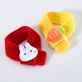 Jauka mājdzīvnieku ziemas svētības soma trikotāžas ar krūšu kaķa kakla lakatiņu. Izsmalcināts tērps