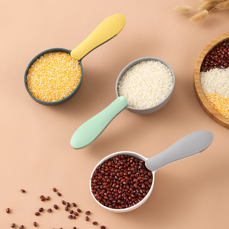 Multifunktsionaalne koeratoit kassitoidu labidas lusikas söötmislusikas suletud kotiklambriga Loominguline mõõtetops kumer disain, kergesti puhastatav