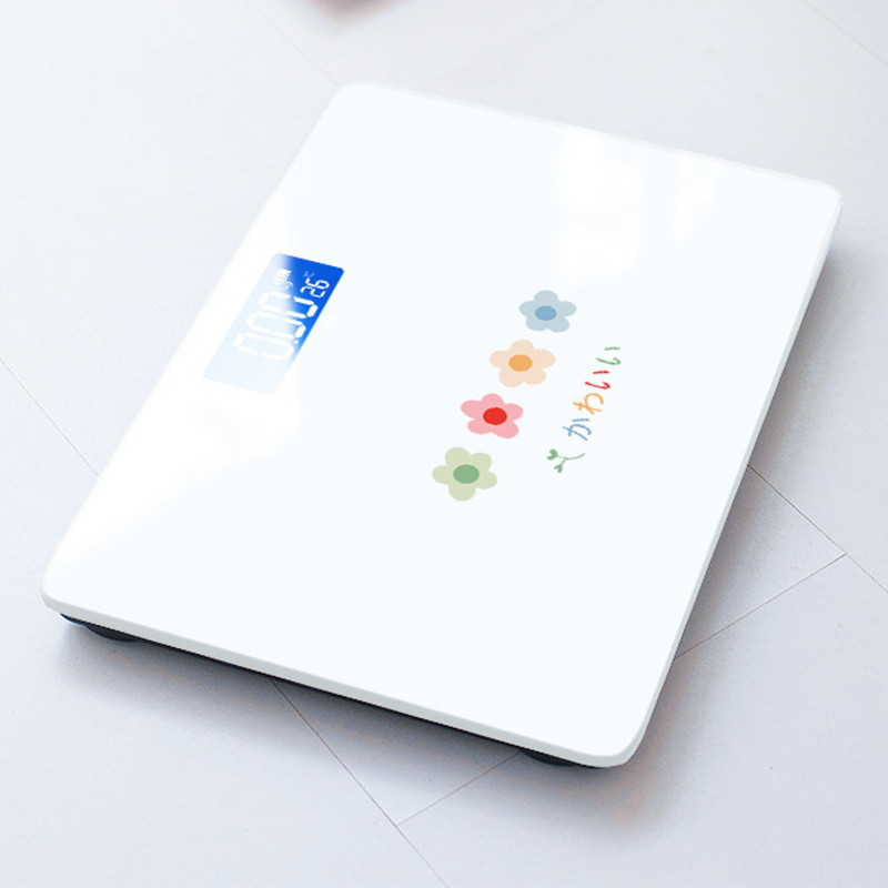 Karikatūra Paplašina cilvēka ķermeni Elektroniskie svari Sadzīves elektroniskie svari Četri mazi ziedu raksti, lai nosūtītu draudzenēm dāvanas