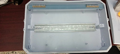 Bezmaksas piegāde Sadales skapis 4-36 stabu sadales paneļa elektriskā slēdža kārba ABS plastmasas MCB sadales kārba-TSM (skalošanas veids)