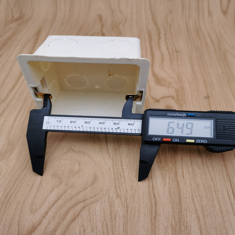 12gab Partijas slēdža apakšējā kārba, 86 tipa kontaktligzda, tumša kaste, sienā iebūvēta montāžas aizmugurējā kasete PVC liesmu slāpējoša