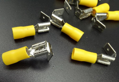 6.3 Prešani konektori Piggyback ženski lopatičasti konektori Terminali Mjed s otiskom Sn