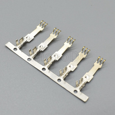 100–500 gab. 4,5 5,08 6,2 6,38 soli 4 kontaktu barošanas savienotājs L6,2 63080 SATA skārda vīrišķā vīrišķā vadu savienojuma spailes tapas