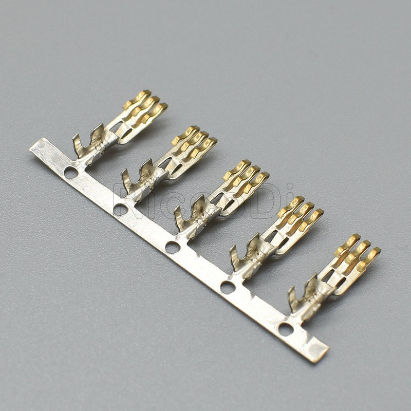 100–500 gab. 4,5 5,08 6,2 6,38 soli 4 kontaktu barošanas savienotājs L6,2 63080 SATA skārda vīrišķā vīrišķā vadu savienojuma spailes tapas