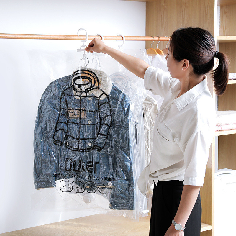 Vakuuminis kompresinis laikymo krepšys su kabliu pūkinei striukei. Daugkartinio naudojimo antklodės tvarkyklė Sutaupykite vietos Atsparus vandeniui Galima pakabinti karštai