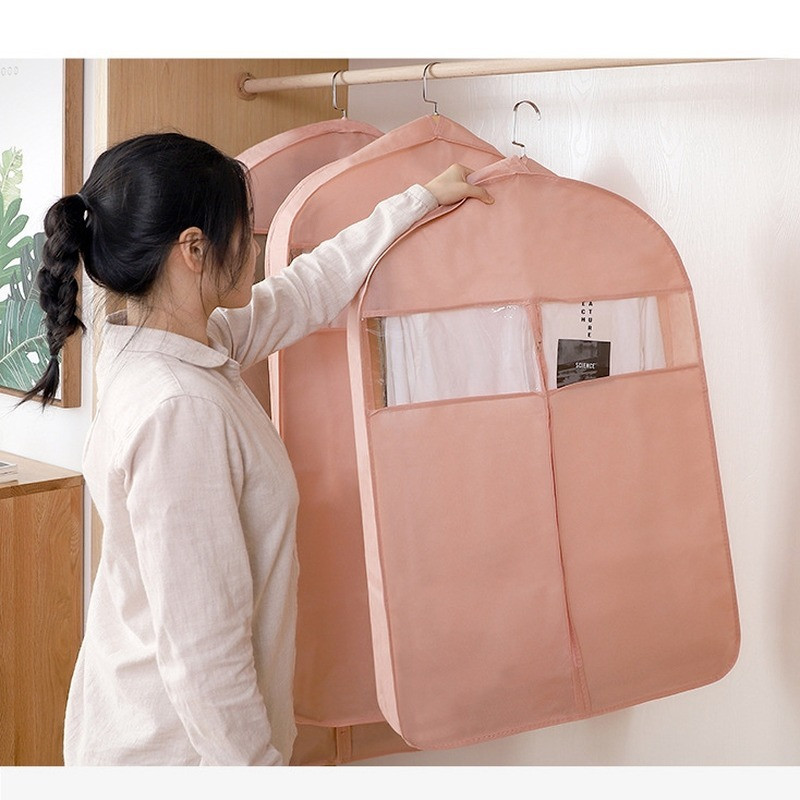 Kodumajapidamises kasutatavad kolmemõõtmelised mantlid, karusnahad riided tolmukate, pikk sulejope, seemisnahast tolmuriided hoiukott, katted rippuvad