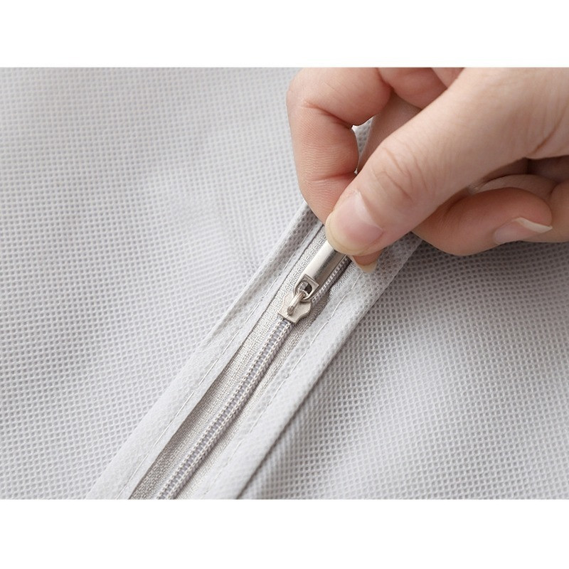 Kodumajapidamises kasutatavad kolmemõõtmelised mantlid, karusnahad riided tolmukate, pikk sulejope, seemisnahast tolmuriided hoiukott, katted rippuvad