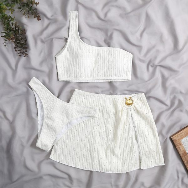 Novi model ženskog trodijelnog kupaćeg kostima